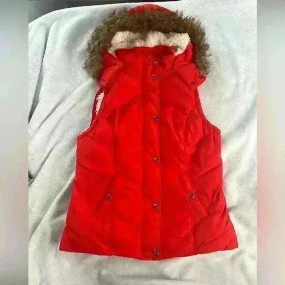GreenTea Red Faux Fur Puffer Vest size Small - Picture 1 of 11